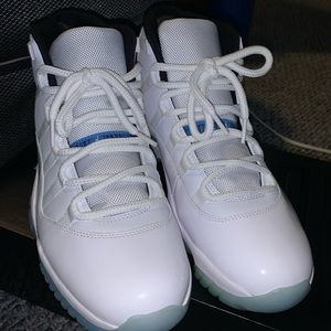 Jordan 11 retro Columbia size 11.5